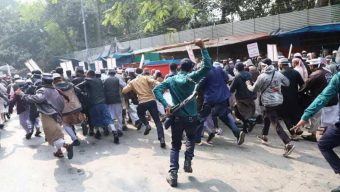 ইবতেদায়ি শিক্ষকদের ওপর পুলিশের লাঠিচার্জ, জলকামান নিক্ষেপ