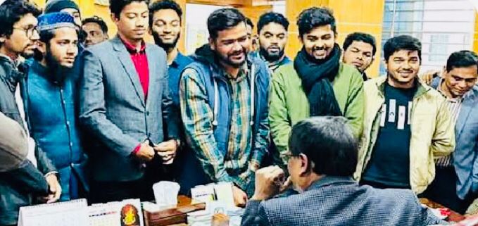 বরিশাল শিক্ষা বোর্ডে যোগদানে ছাত্র সমন্বয়কদের বাধা,সচিব ফাতেমার বিষয় সিদ্ধান্ত মন্ত্রণালয়ের বিবেচনায় রয়েছে