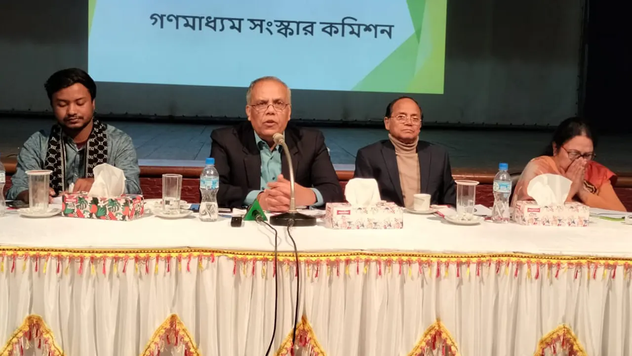 ‘গণমাধ্যম কর্মীদের বেতনের নিশ্চয়তা না থাকলে দুর্নীতি রোধ সম্ভব না’