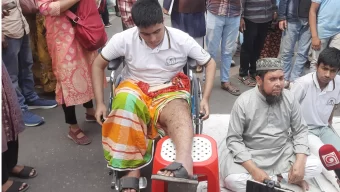 গণঅভ্যুত্থানে আহতদের অবস্থানে স্থবির মিরপুর সড়ক