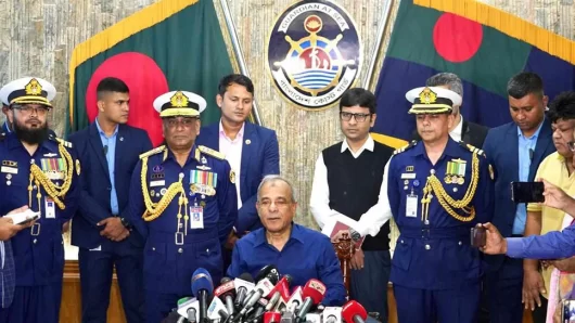 কোস্ট গার্ড উপকূলীয় জনগণের নিকট আস্থার প্রতীকে পরিণত : স্বরাষ্ট্র উপদেষ্টা