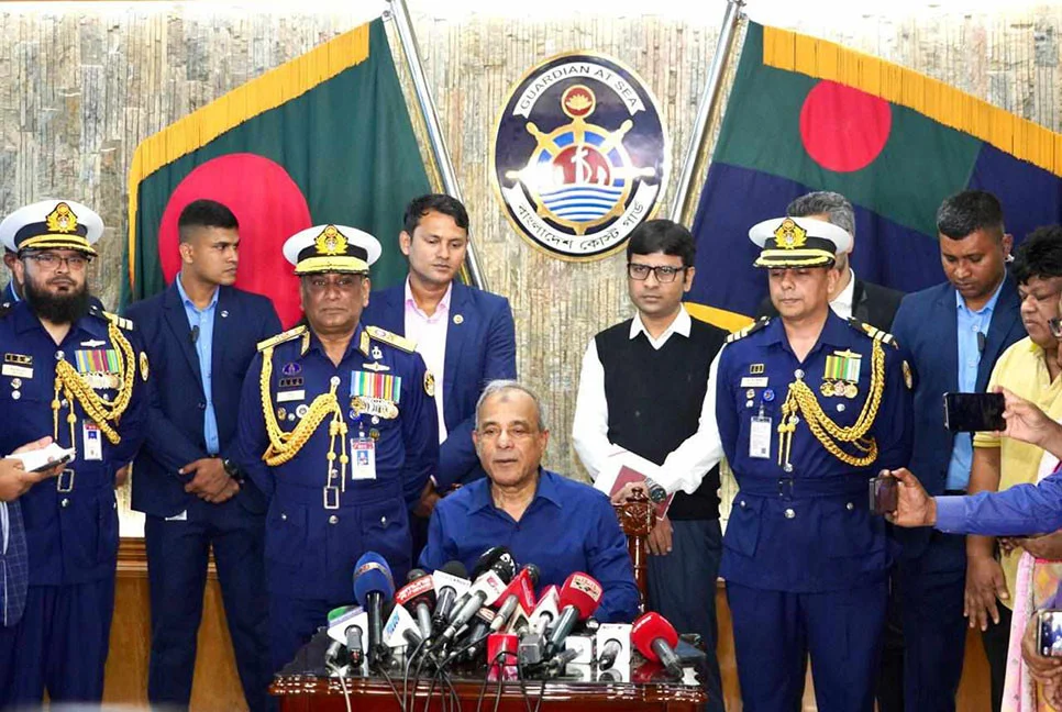 কোস্ট গার্ড উপকূলীয় জনগণের নিকট আস্থার প্রতীকে পরিণত : স্বরাষ্ট্র উপদেষ্টা