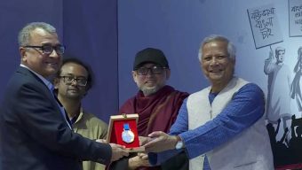 বাংলা একাডেমি সাহিত্য পুরস্কার নিলেন ৭ লেখক