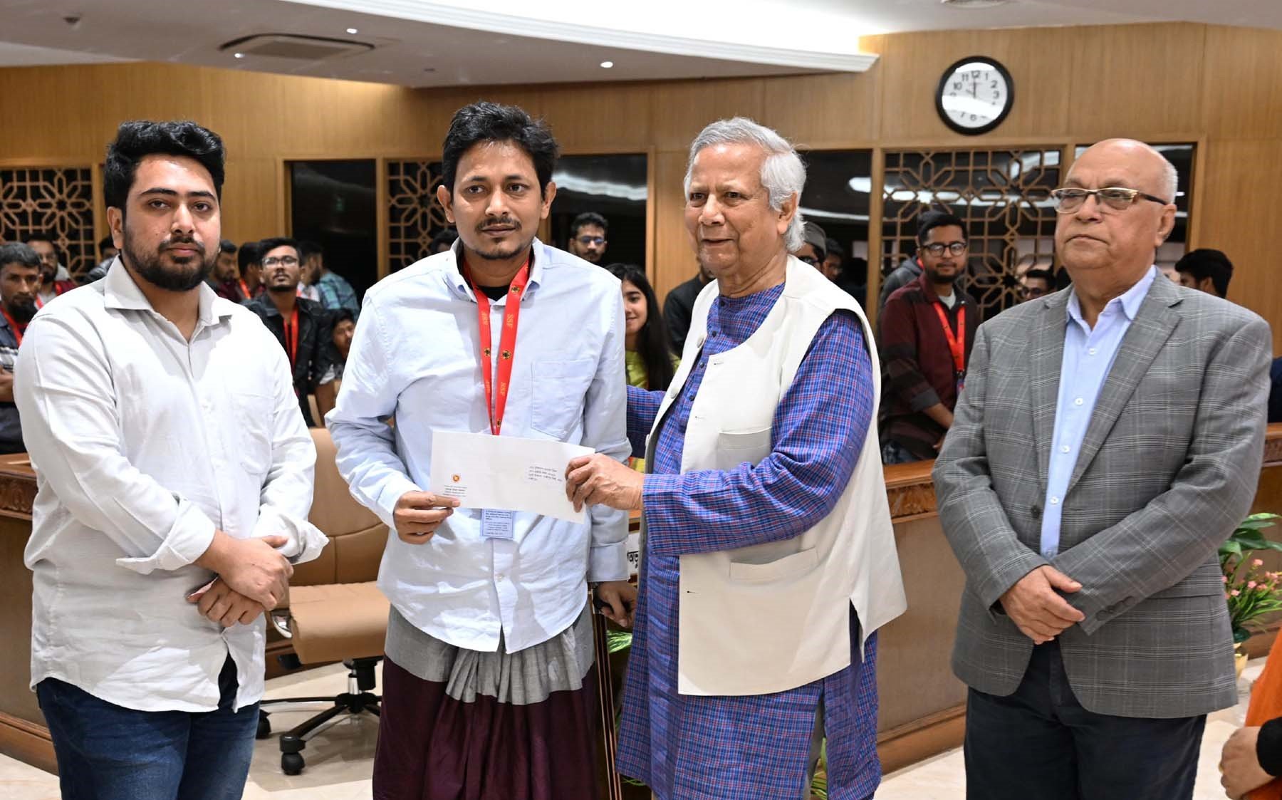 বিরোধ মীমাংসার আহ্বান প্রধান উপদেষ্টার