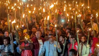 তিস্তাপাড়ে মশাল জ্বালিয়ে লাখো মানুষের প্রতিবাদ