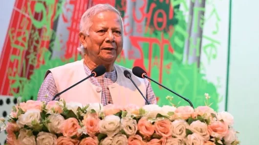 একুশ মানে মাথা নত না করার দৃঢ় প্রত্যয় : প্রধান উপদেষ্টা