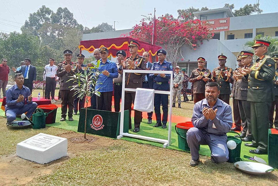 পতাকা উত্তোলনে যাত্রা শুরু বিজিবি উখিয়া ব্যাটালিয়নের