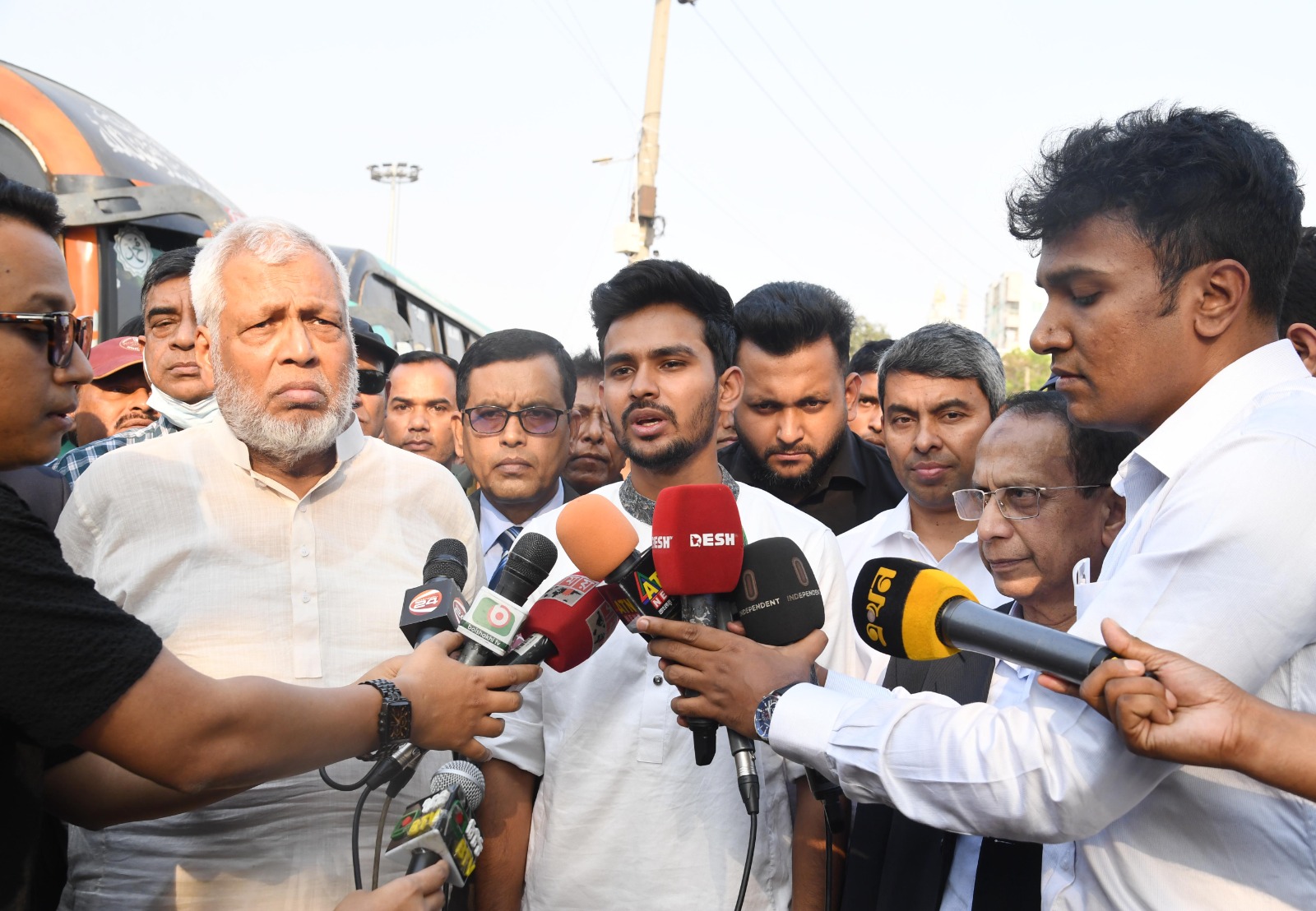 ছিনতাই এবং যাত্রী হয়রানি দূর করতে টার্মিনালগুলোর প্রত্যেকটি জায়গায় থাকবে সিসিটিভি এবং ইলেকট্রনিক মনিটরিং, কোন প্রকার ব্লাইন্ড স্পট থাকবে: স্থানীয় সরকার উপদেষ্টা