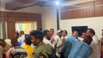 ইউএনওর সামনেই জামায়াতের চার নেতাকে পেটালেন বিএনপি নেতারা