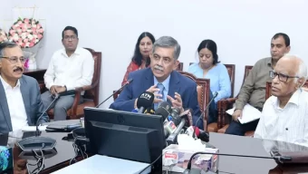 শিক্ষার্থীরা যাতে দেশের ভেতরেই ভবিষ্যত দেখতে পায়: সি আর আবরার