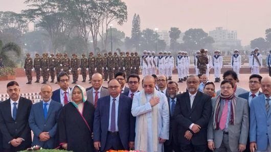 জাতীয় স্মৃতিসৌধে প্রধান বিচারপতির শ্রদ্ধা নিবেদন