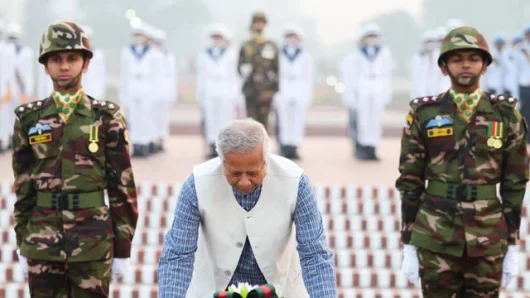 জাতীয় স্মৃতিসৌধে প্রধান উপদেষ্টার শ্রদ্ধা নিবেদন