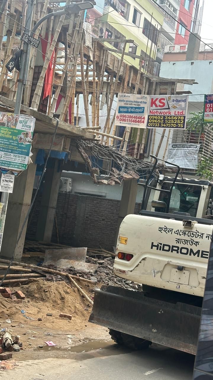 বনশ্রীতে রাজউকের মোবাইল কোর্ট: ৫ লাখ টাকা জরিমানা, নারায়নগঞ্জে রাজউকের মোবাইল কোর্ট: ২ লাখ টাকা জরিমানা