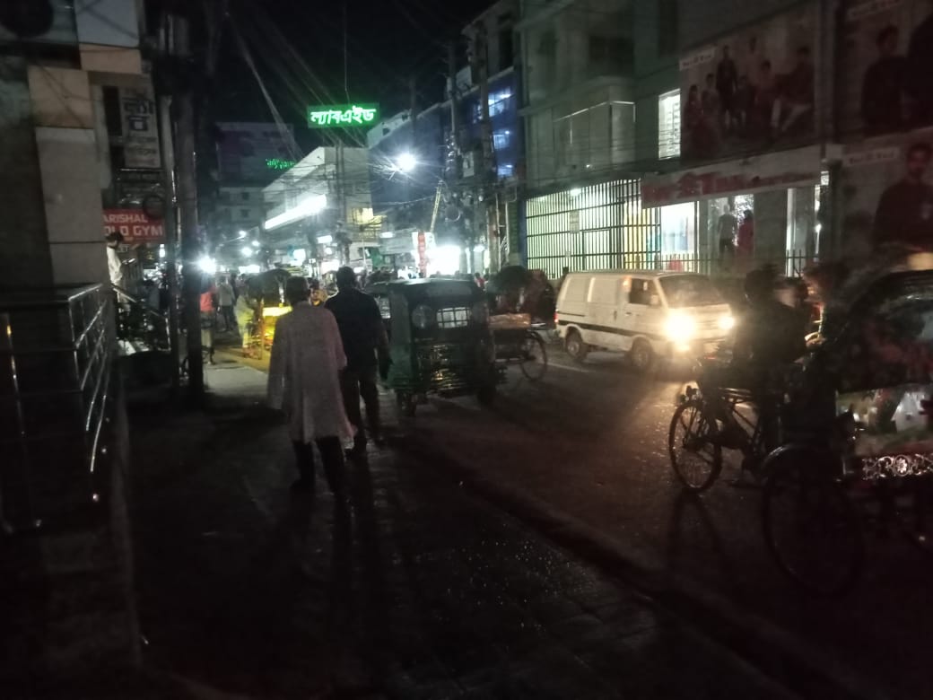 জাতীয় গ্রিডে বিপর্যয় :অন্ধকারে দক্ষিণাঞ্চলের অধিকাংশ এলাকা, জনভোগান্তি চরমে