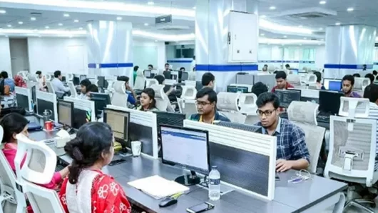 ঈদের ছুটি শেষে খুলেছে অফিস-আদালত ও আর্থিক প্রতিষ্ঠান