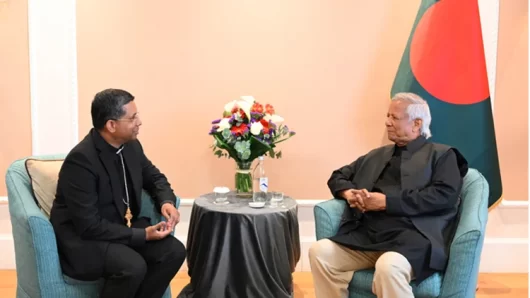 প্রধান উপদেষ্টার সঙ্গে সাক্ষাৎ করলেন কার্ডিনাল প্রিফেক্ট কুভাকাড