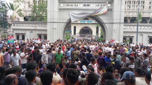 ইশরাকের সমর্থকদের বিক্ষোভে চতুর্থ দিনেও নগর ভবনের ফটক তালাবদ্ধ