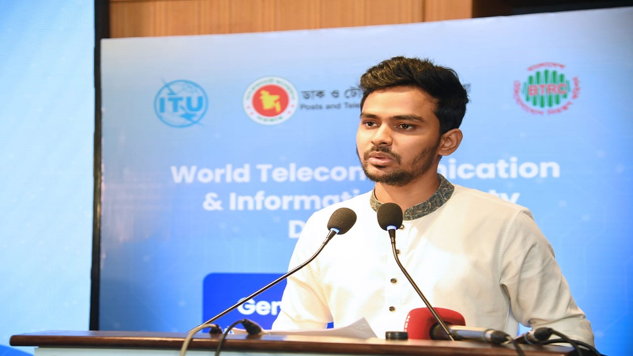 জনবান্ধব সেবা নিশ্চিতকরণের জন্য হিউম্যান টাচ উঠিয়ে ডিজিটাল প্রক্রিয়ায় সকল কার্যক্রম নিয়ে আসবে স্থানীয় সরকার,পল্লী উন্নয়ন  ও মন্ত্রণালয়।  – স্থানীয় সরকার উপদেষ্টা