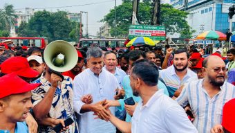 রাষ্ট্র কাঠামো সংস্কারের ৩১ দফার লিফলেট বিতরণ করেছে এস এম জাহাঙ্গীর