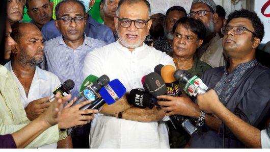 সরকারের বেঁধে দেওয়া দামেই বিক্রি হচ্ছে কোরবানির পশুর চামড়া : বাণিজ্য উপদেষ্টা