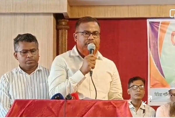 উত্তরায় বসবাসরত সাংবাদিকরা ঐক্যবদ্ধ হয়ে কাজ করুন,অনৈতিকতার পথ পরিহার না করলে এক সময় হারিয়ে যাবেন,সমাজ ও রাষ্ট্র পূর্ণ গঠনে সাংবাদিকদের ভূমিকা অপরিসীম