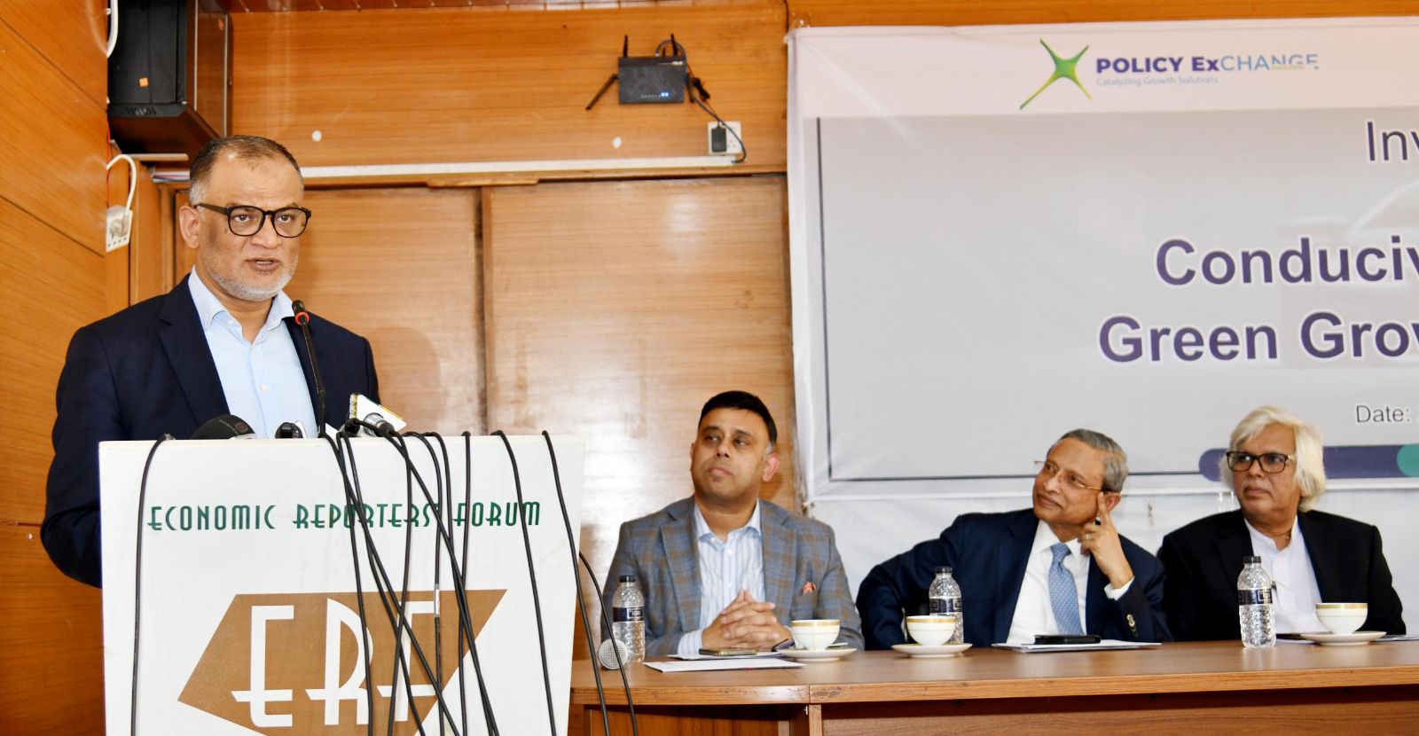বিগত ১৬ বছরের অসামঞ্জস্যতা থেকে উত্তরণে সুষ্ঠু নীতিপ্রনয়ণ জরুরি : বাণিজ্য উপদেষ্টা