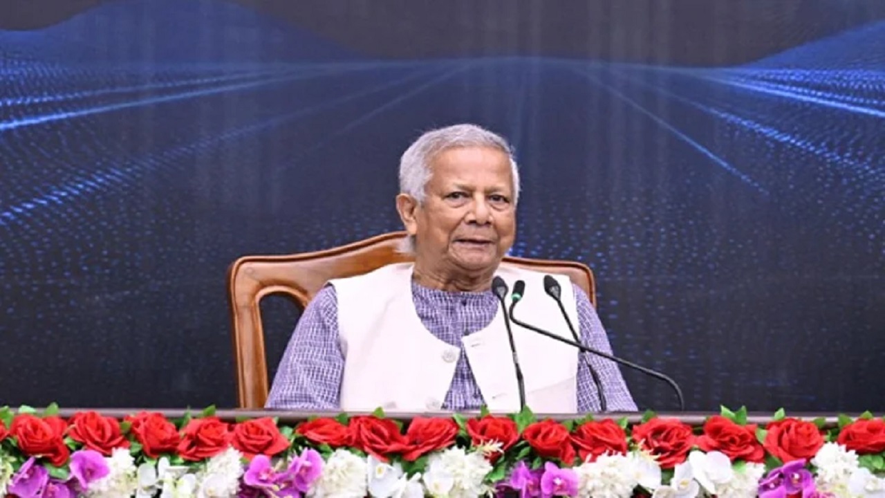 জনসংযোগ ও নিরাপত্তার সমন্বয়ে দায়িত্ব পালনের আহ্বান প্রধান উপদেষ্টার