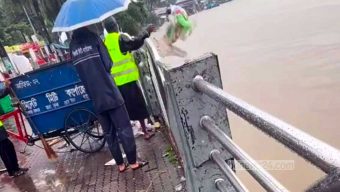 সুরমা নদীতে ময়লা ফেলার ঘটনায় সিসিকের তিন কর্মী সাময়িক বরখাস্ত