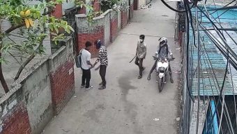 মগবাজারে অস্ত্রধারী ছিনতাইয়ের ভিডিও ভাইরাল, পুলিশ তদন্তে