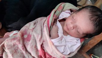 ঠাকুরগাঁওয়ে ৯ দিন পর মায়ের কোলে ফিরল বিক্রি হওয়া শিশু