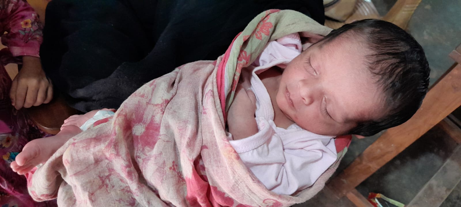 ঠাকুরগাঁওয়ে ৯ দিন পর মায়ের কোলে ফিরল বিক্রি হওয়া শিশু