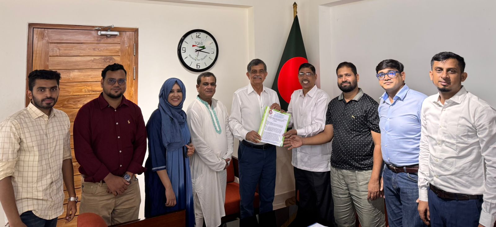 শিক্ষা উপদেষ্টার সাথে উর্দুভাষীদের একটি প্রতিনিধি দলের সাক্ষাৎ