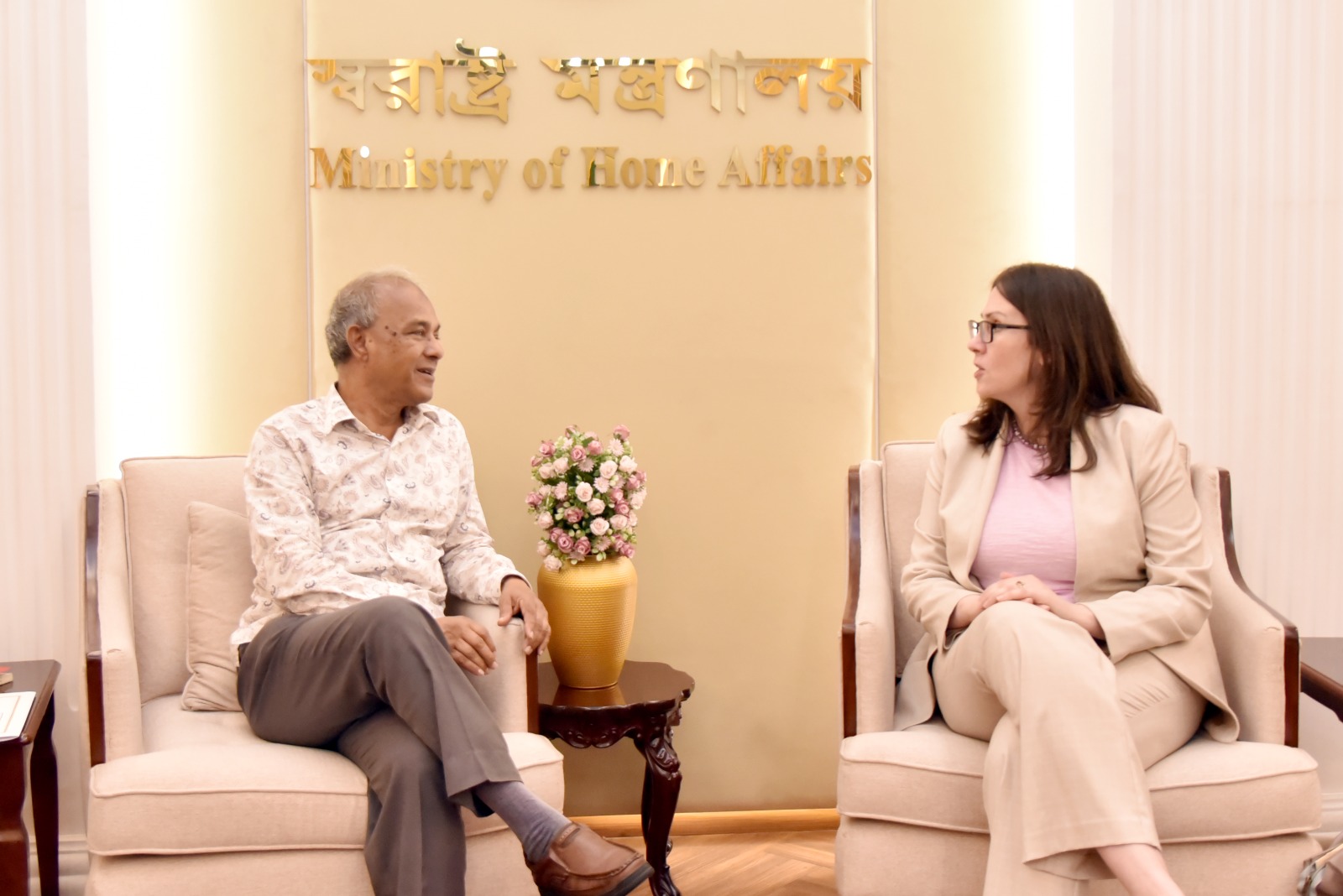 বাংলাদেশের নিরাপত্তা খাতে যুক্তরাষ্ট্রকে আরও সহযোগিতার আহ্বান স্বরাষ্ট্র উপদেষ্টার