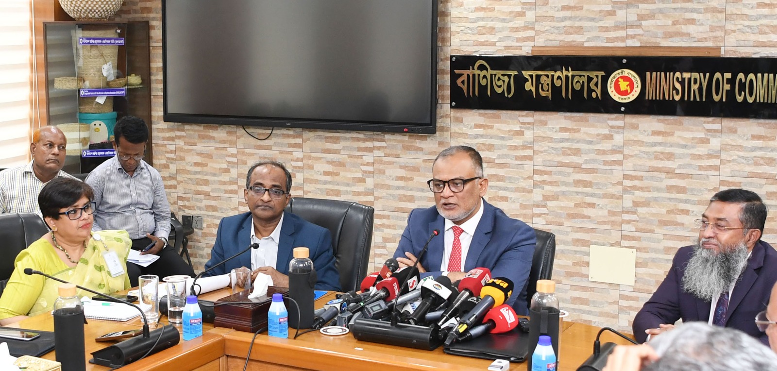 যুক্তরাষ্ট্রের সঙ্গে দ্বিতীয় ধাপের শুল্কনীতি আলোচনা ‘আশাব্যঞ্জক’ বললেন বাণিজ্য উপদেষ্টা