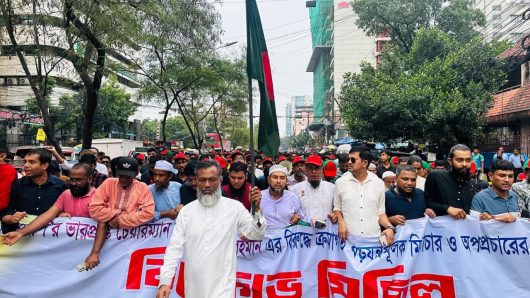 উত্তরায় তারেক রহমানের বিরুদ্ধে অপপ্রচারের প্রতিবাদে বিএনপির বিক্ষোভ, ঝড়-বৃষ্টিকে উপেক্ষা করেই শোডাউন