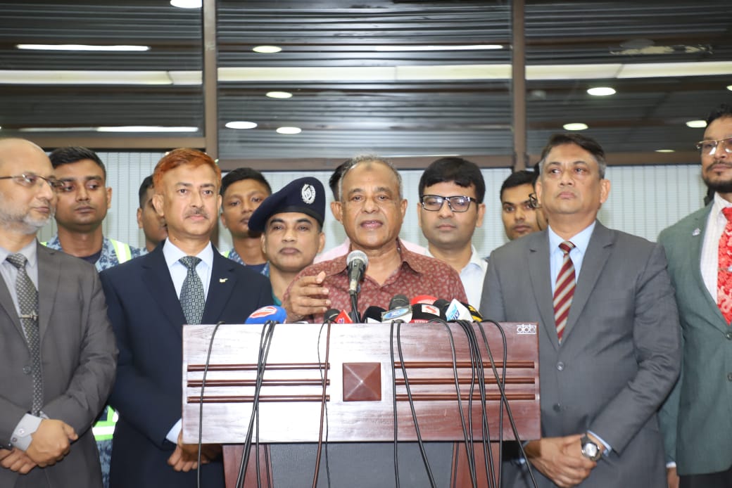 জনবল নিরূপণেই তৃতীয় টার্মিনাল পরিদর্শন: স্বরাষ্ট্র উপদেষ্টা জাহাঙ্গীর আলম চৌধুরী