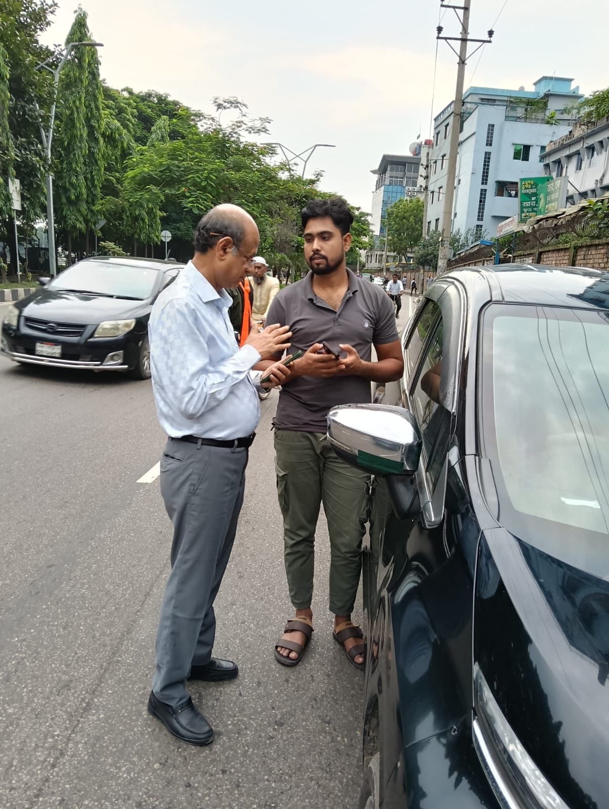 হাতিরঝিল এলাকা পরিদর্শনে রাজউক চেয়ারম্যান: যানজট নিরসনে ও উল্টো পথে আসা যানবাহন নিয়ন্ত্রণে নির্দেশনা