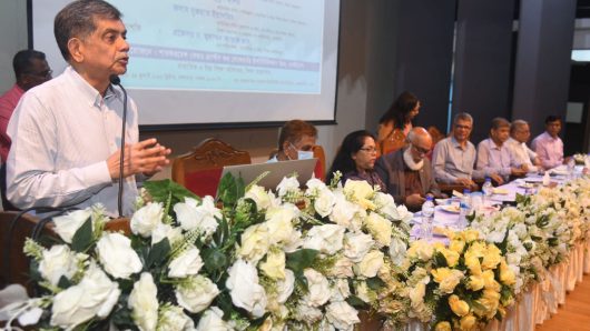 শিক্ষক, বাবা ও মাকে ফুল দিয়ে কৃতজ্ঞতা জানাতে ছাত্রছাত্রীদের প্রতি শিক্ষা উপদেষ্টার আহ্বান