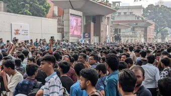দুই উপদেষ্টার পদত্যাগ দাবিতে সচিবালয় ঘেরাও, বিক্ষোভে উত্তাল শিক্ষার্থীরা
