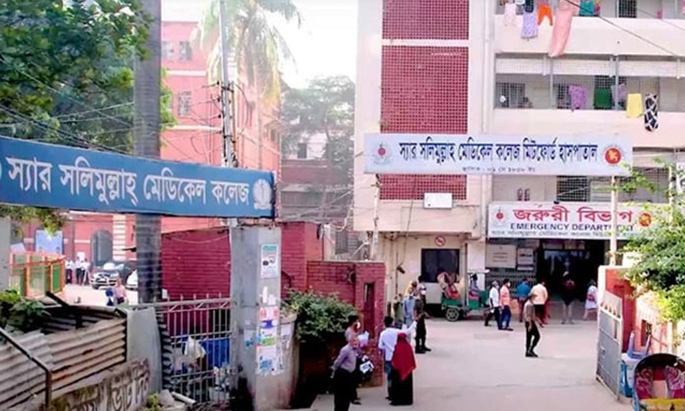 নিরাপত্তাহীনতায় ‘শাটডাউন’ ঘোষণা মিটফোর্ড মেডিকেল শিক্ষার্থীদের