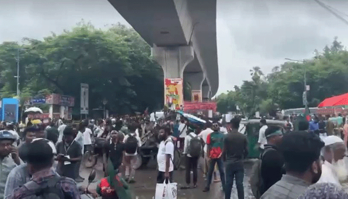 জুলাই সনদের দাবিতে শাহবাগ অবরোধ, আন্দোলনে হুঁশিয়ারি জুলাই যোদ্ধাদের