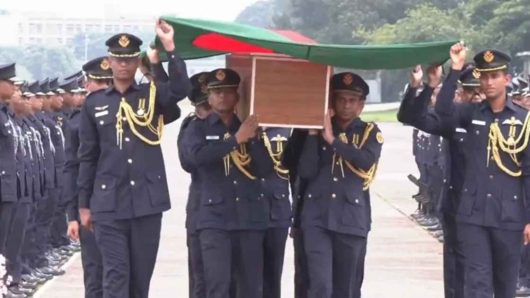 বীর বিদায় পাইলট তৌকিরকে, কুর্মিটোলায় সামরিক মর্যাদায় জানাজা