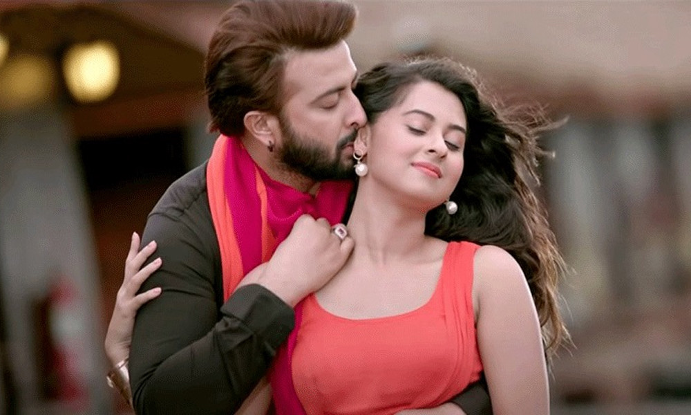 বুবলীকে ঘাড় ধরে বাড়ি থেকে বের করে দেওয়া হয়েছিল : শাকিব খান