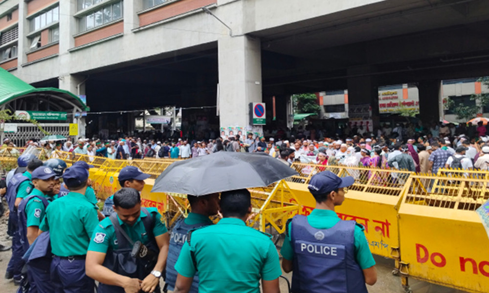 শিক্ষকদের মহাসমাবেশ, সচিবালয়ে সামনে সতর্ক অবস্থানে আইনশৃঙ্খলা বাহিনী