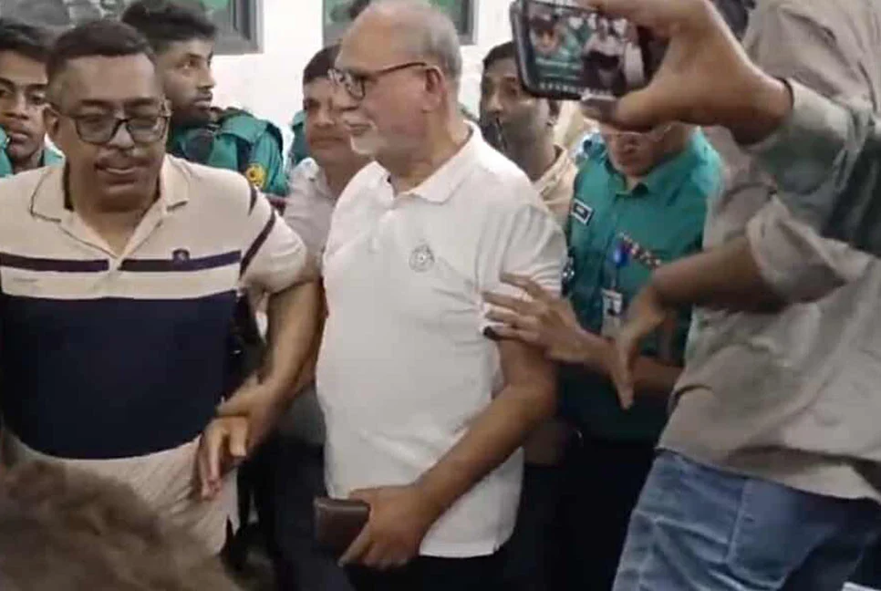 ‘মঞ্চ ৭১’র অনুষ্ঠানে উত্তেজনা, সাবেক মন্ত্রী লতিফ সিদ্দিকী আটক
