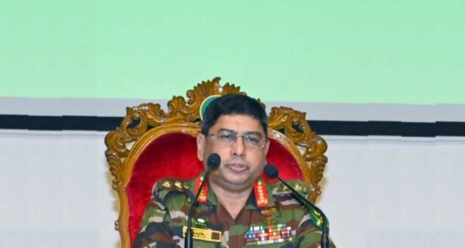 প্রশংসায় ভাসছেন সেনাপ্রধান ওয়াকার-উজ-জামান