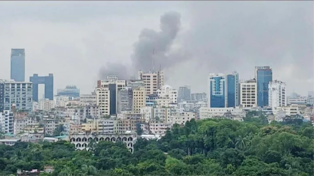 মহাখালীর সাততলা বস্তিতে আগুন, নিয়ন্ত্রণে ফায়ার সার্ভিসের ৭ ইউনিট