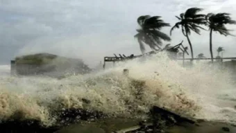 সারাদেশে ভারি বর্ষণের আভাস, বন্দরে ৩ নম্বর সতর্কতা