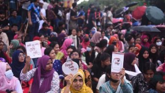 প্রধান উপদেষ্টার বাসভবন অভিমুখে প্রকৌশলের শিক্ষার্থীরা