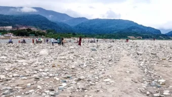 সাদা পাথর লুটকারীদের বিরুদ্ধে ব্যবস্থা নিতে হাইকোর্টে রিট